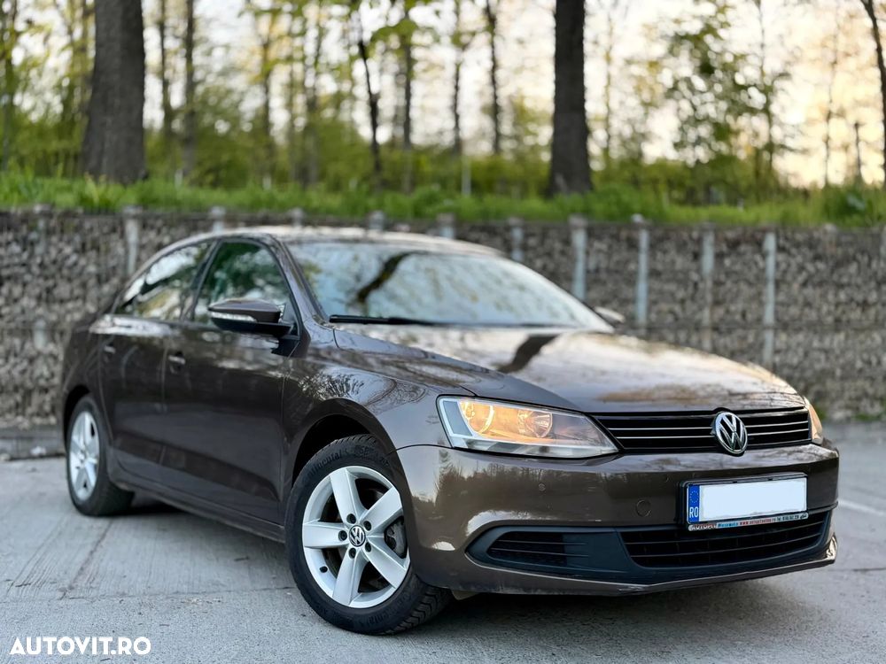 Volkswagen Jetta - 1