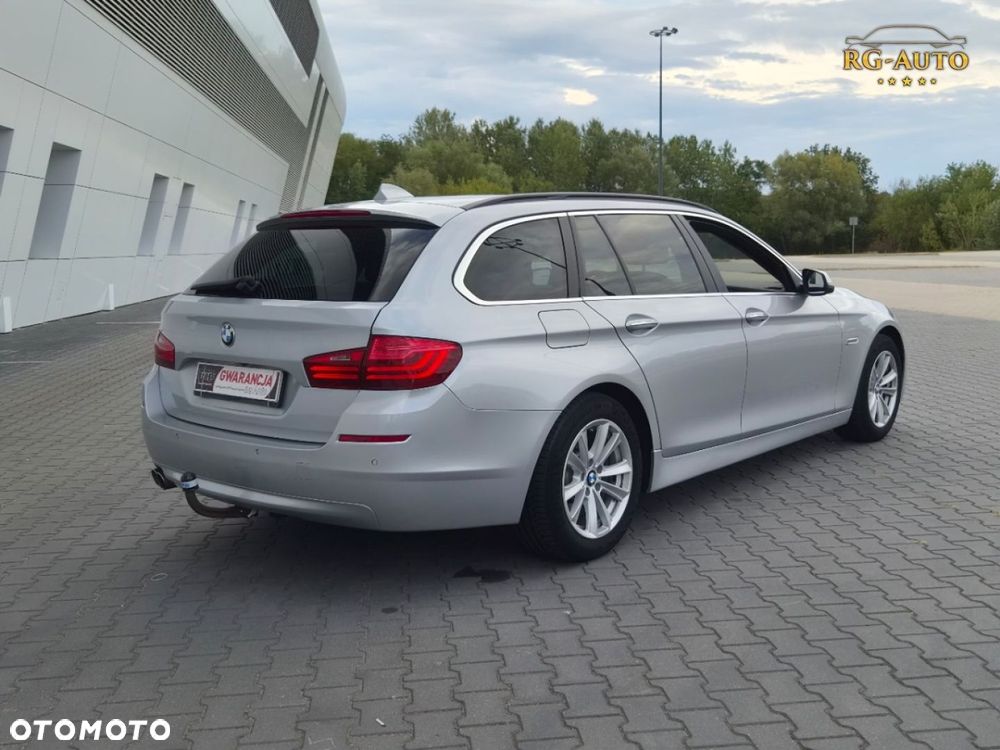 BMW Seria 5 525d xDrive Luxury Line - 11