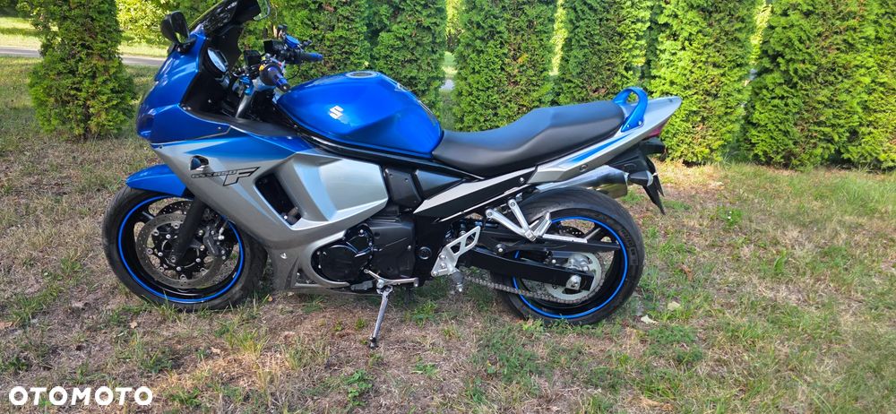 Suzuki GSX - 23