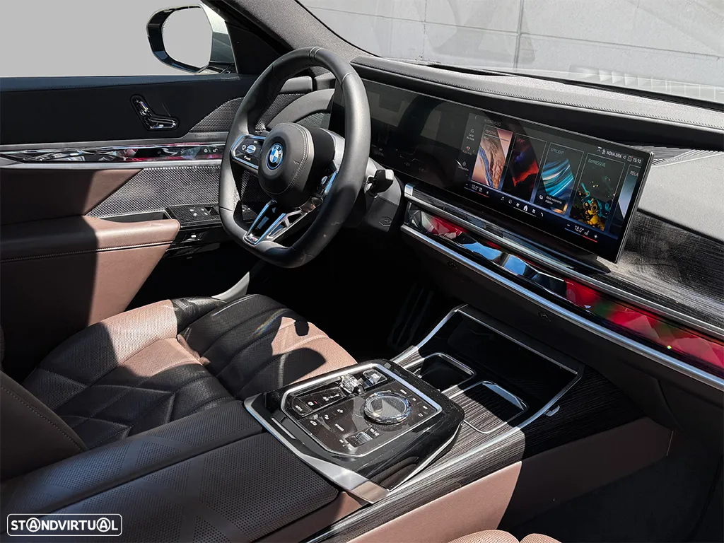 BMW i7 xDrive60 Pack Desportivo M - 8