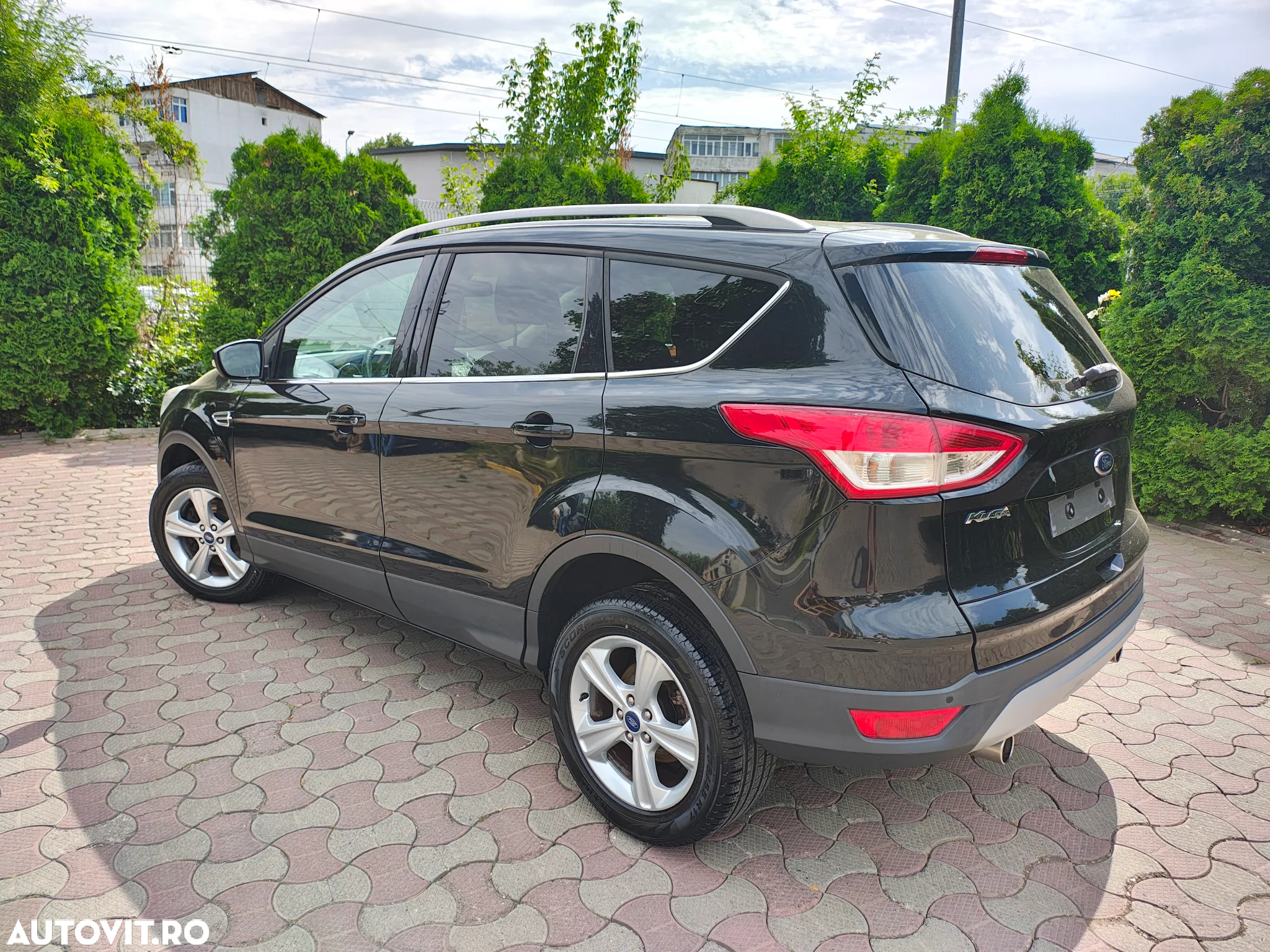 Ford Kuga 2.0 TDCi 2x4 Titanium - 5