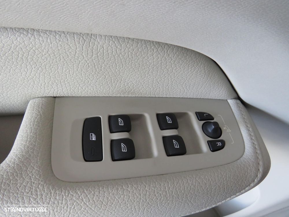 Volvo XC 60 2.0 B4 Momentum Plus - 13
