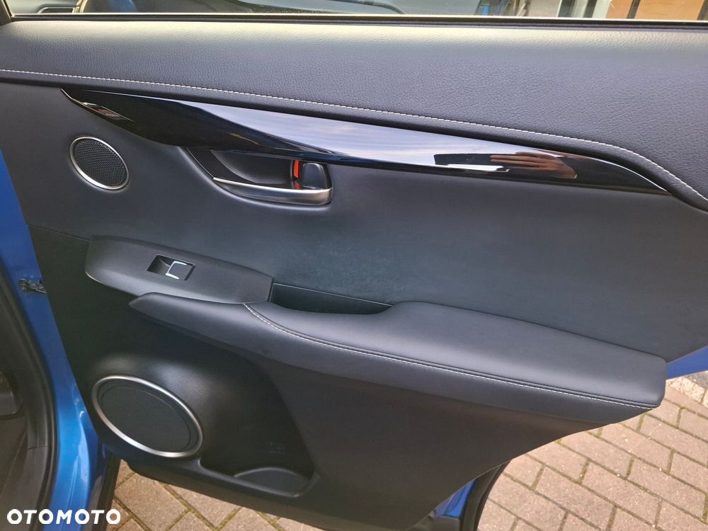 Lexus NX 300h Optimum AWD - 25