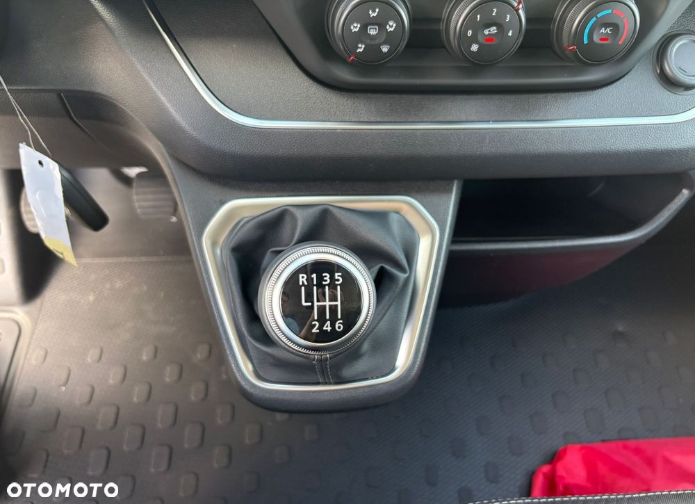 Renault Trafic - 16