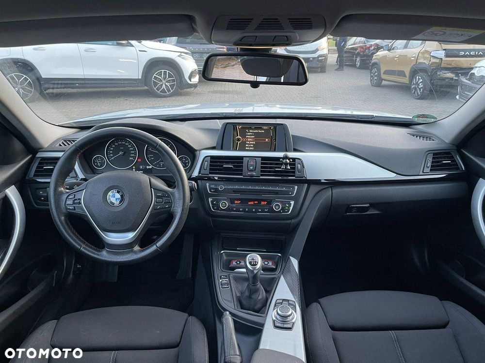 BMW Seria 3 318d xDrive Sport Line - 9
