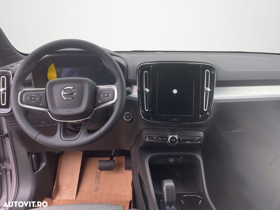 Volvo XC 40 B4 AT FWD MHEV Plus Dark - 14