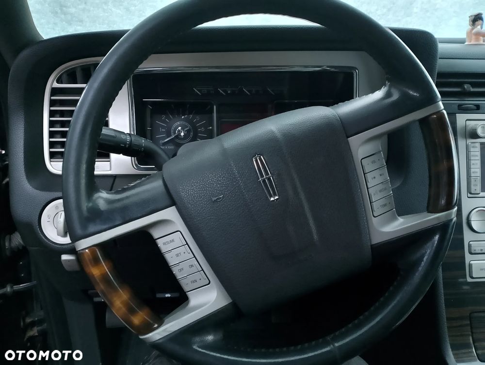 Lincoln Navigator 5.4 2WD Luxury - 5