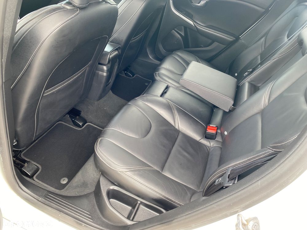 Volvo V40 D2 R Design - 20