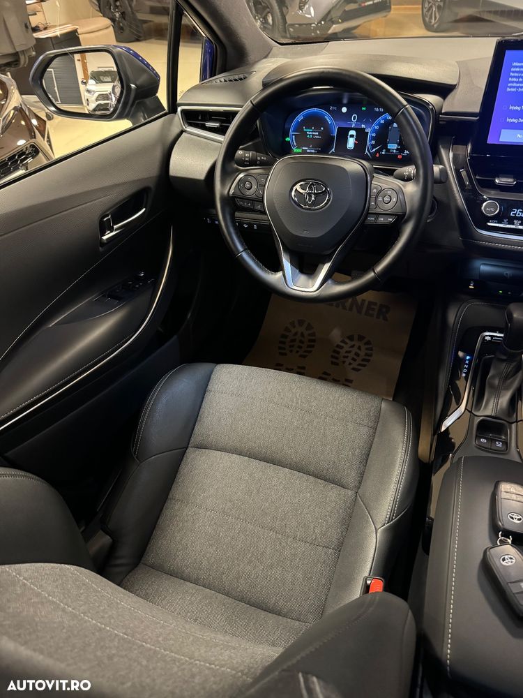 Toyota Corolla 1.8 Hybrid Team Deutschland - 15