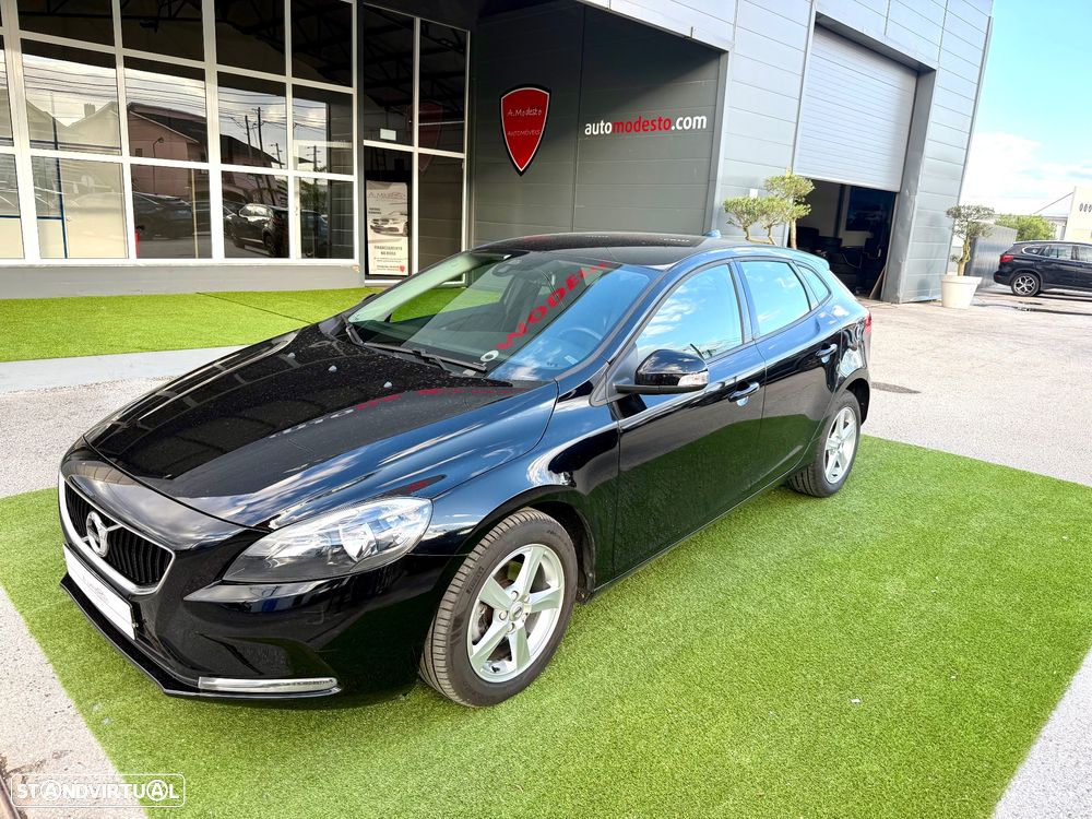 Volvo V40 2.0 D2 Momentum - 1