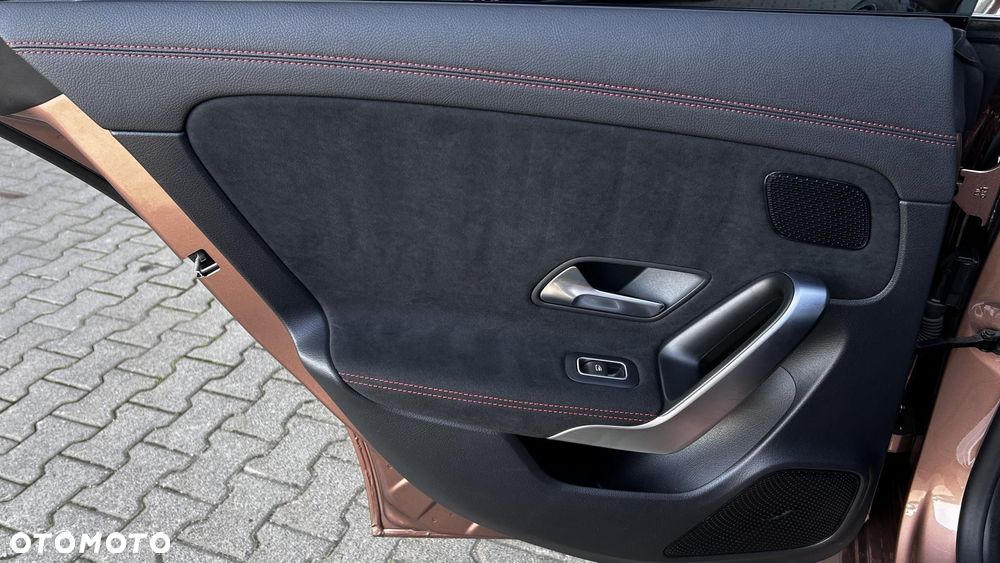 Mercedes-Benz CLA 180 7G-DCT - 25