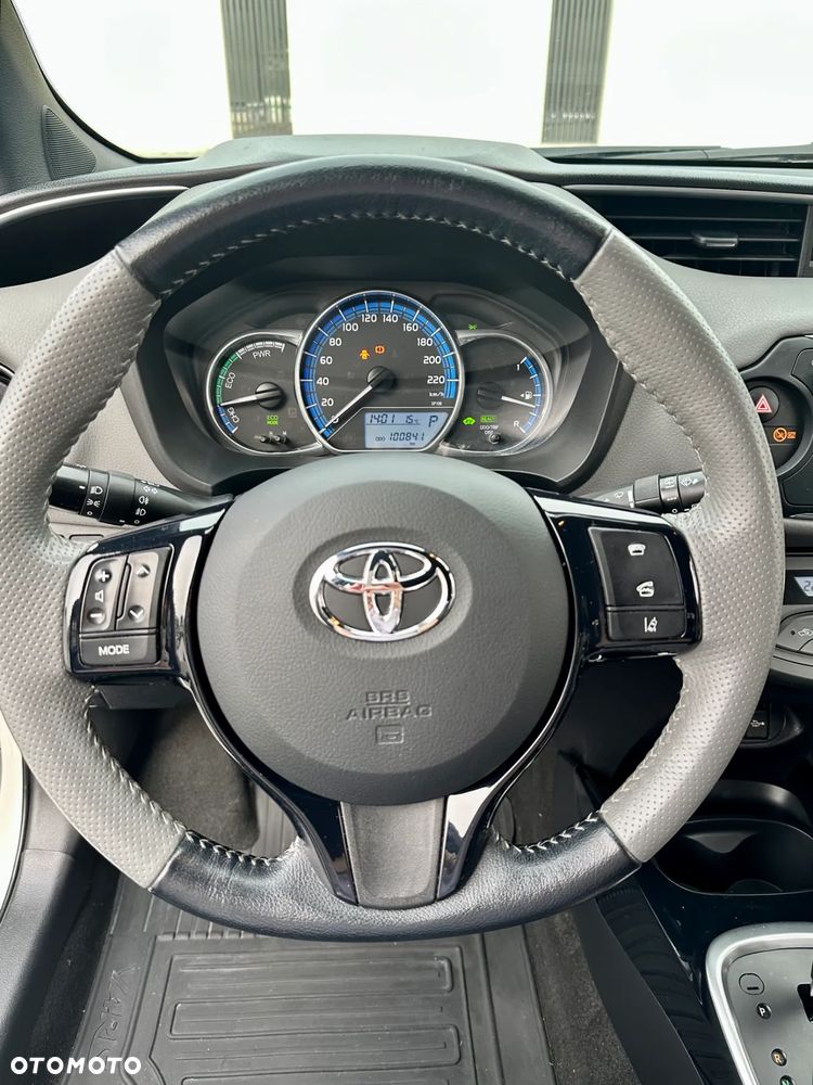 Toyota Yaris Hybrid 100 Selection Pure - 9