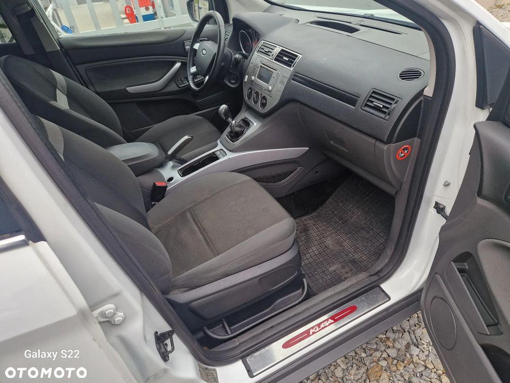 Ford Kuga - 12