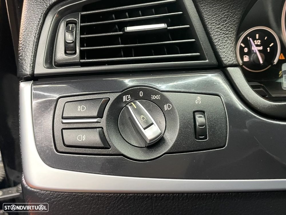 BMW 525 d Exclusive Auto - 24