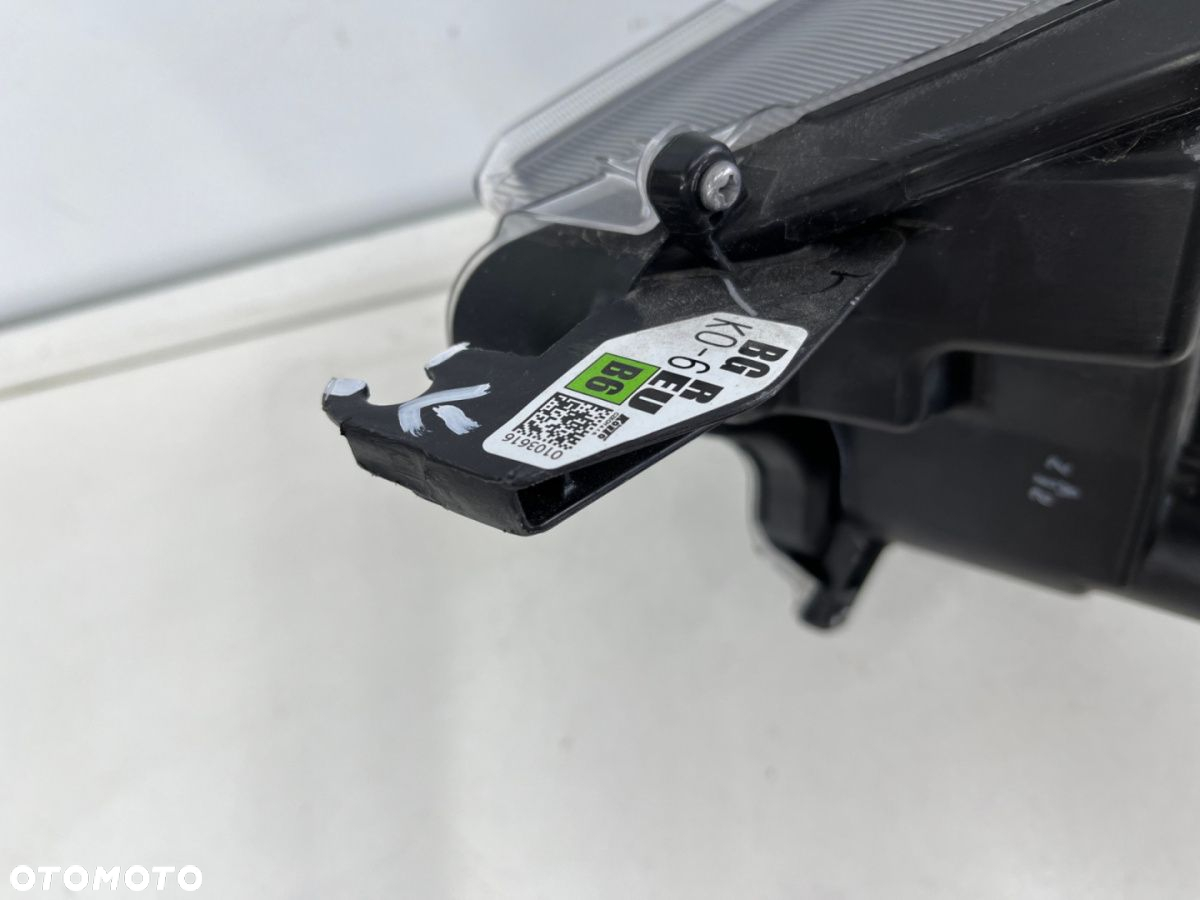 Lampa reflektor Toyota Yaris IV 4 19r.-> prawa przednia oryginał - 16