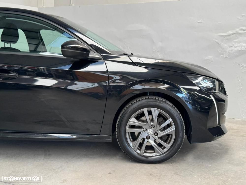 Peugeot 208 - 8