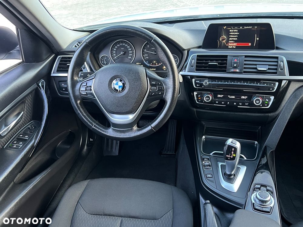 BMW Seria 3 318i - 5