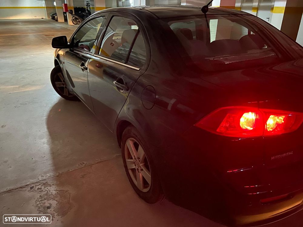 Mitsubishi Lancer 1.5 Invite - 3