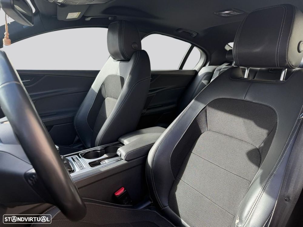 Jaguar XE - 11