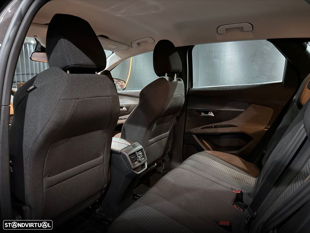 Peugeot 3008 1.5 BlueHDi Allure EAT8 - 24