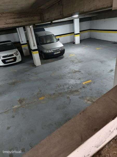 Rua Velha da Ajuda - Arrendo vaga de garagem interior - Grande imagem: 3/4