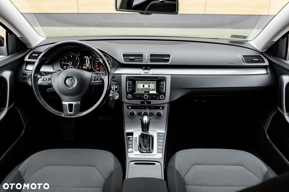 Volkswagen Passat - 30