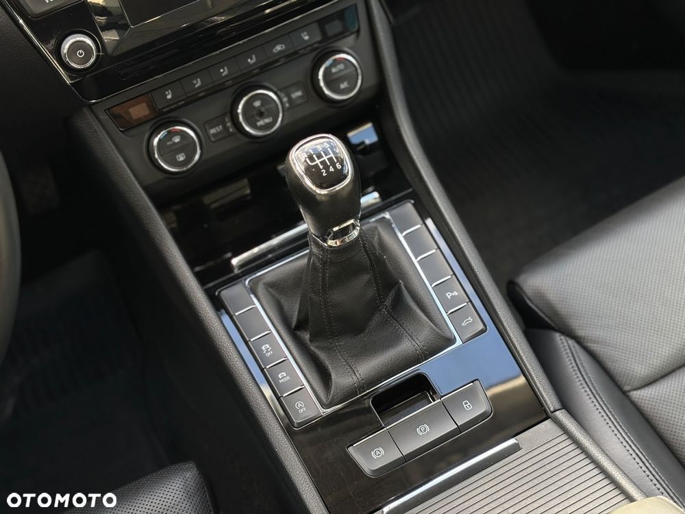 Skoda Superb 2.0 TDI Style - 27