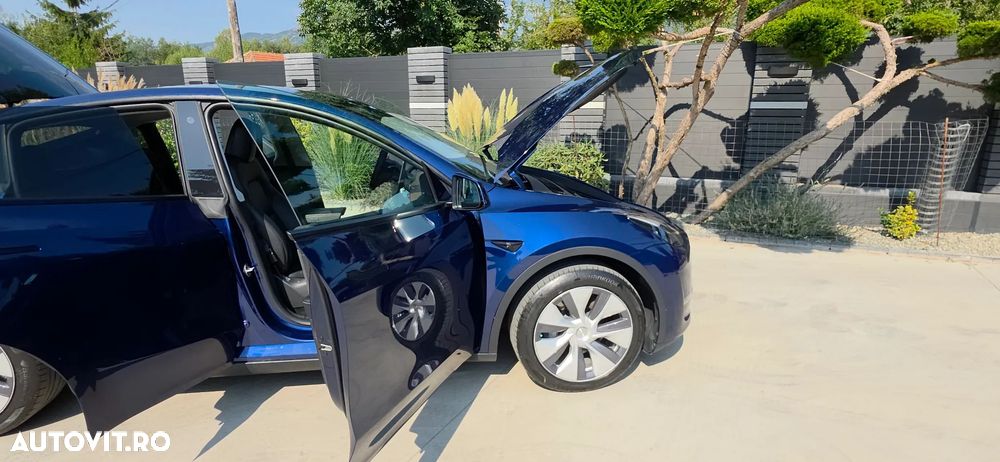 Tesla Model Y - 18