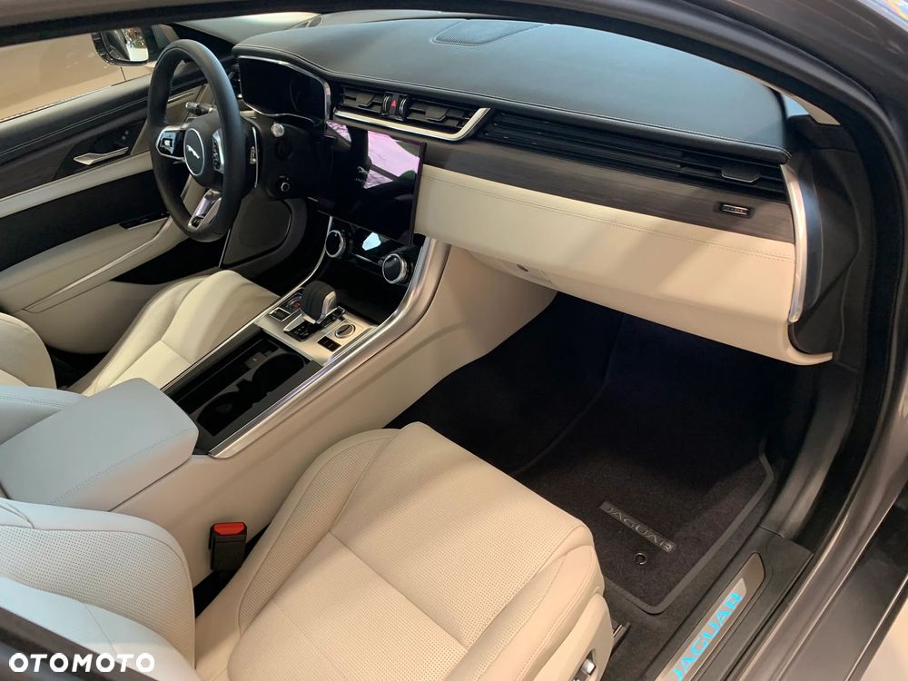 Jaguar XF 2.0 P250 R-Dynamic Black - 6