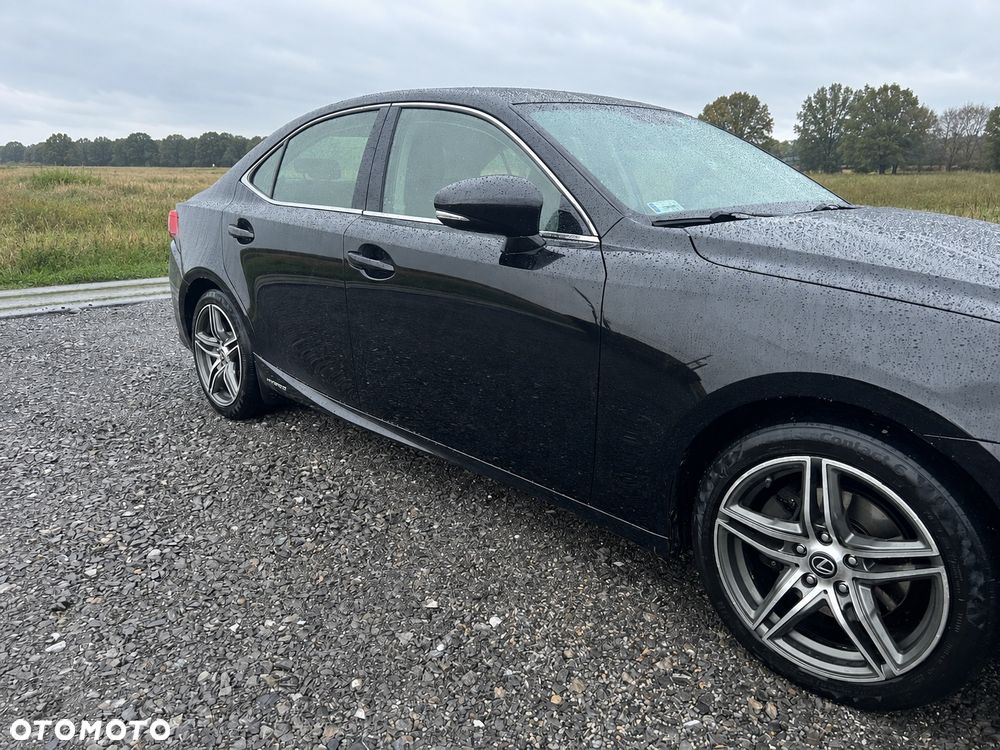 Lexus IS 300h Elegance - 11