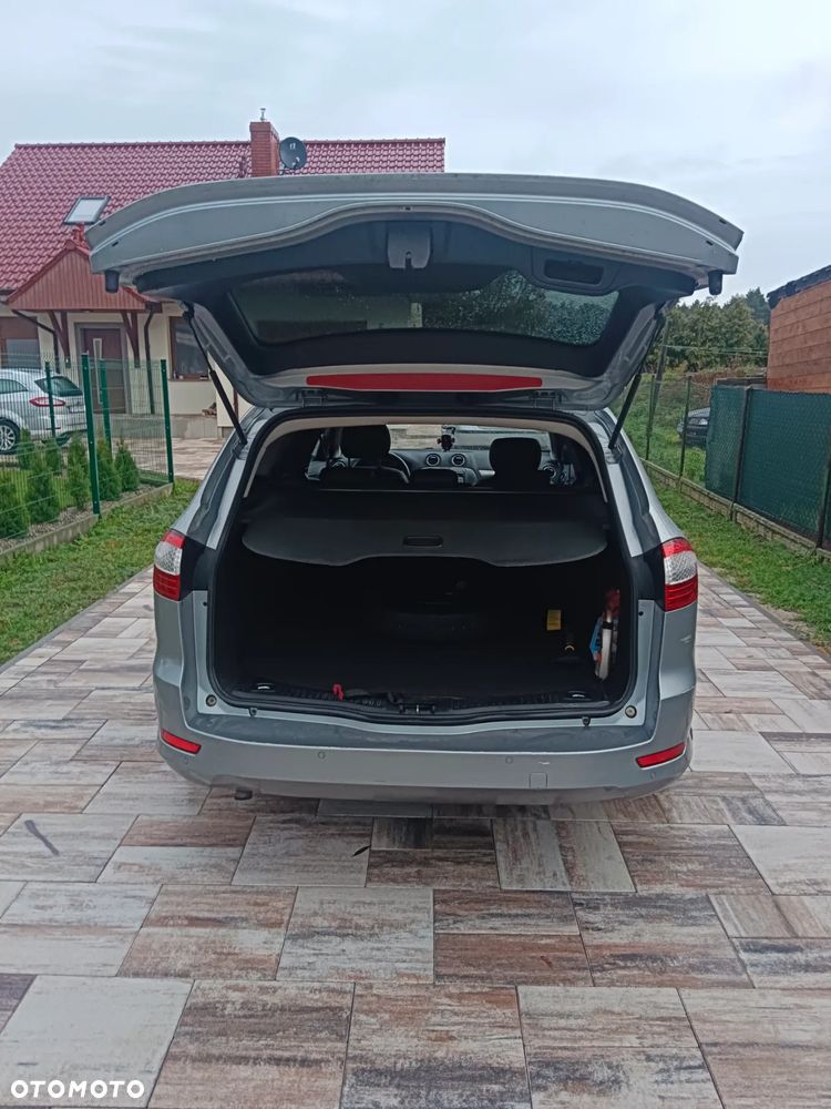 Ford Mondeo 2.0 Ghia - 9