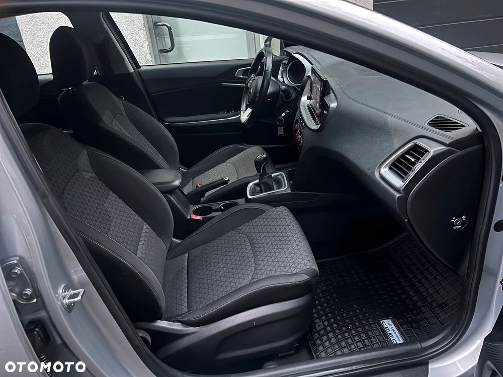 Kia Ceed 1.6 CRDi SCR M - 13