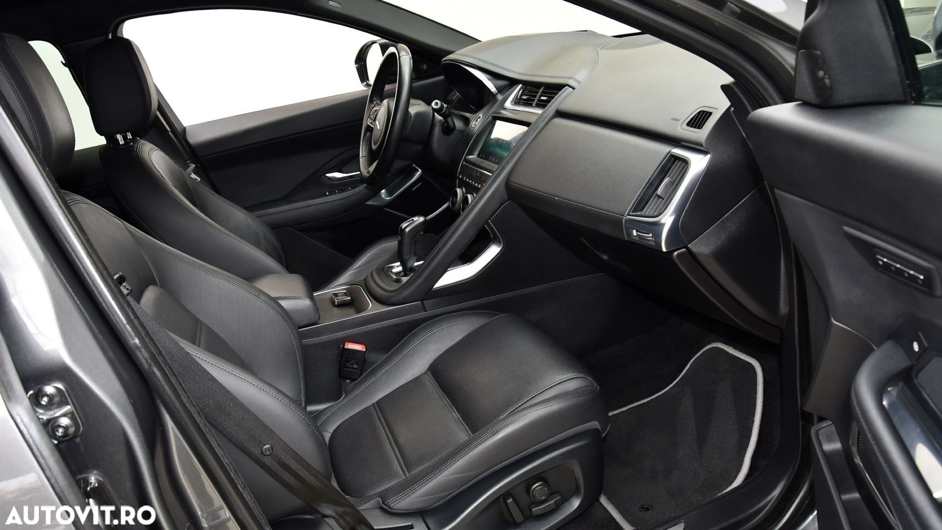 Jaguar E-Pace D240 AWD SE - 9