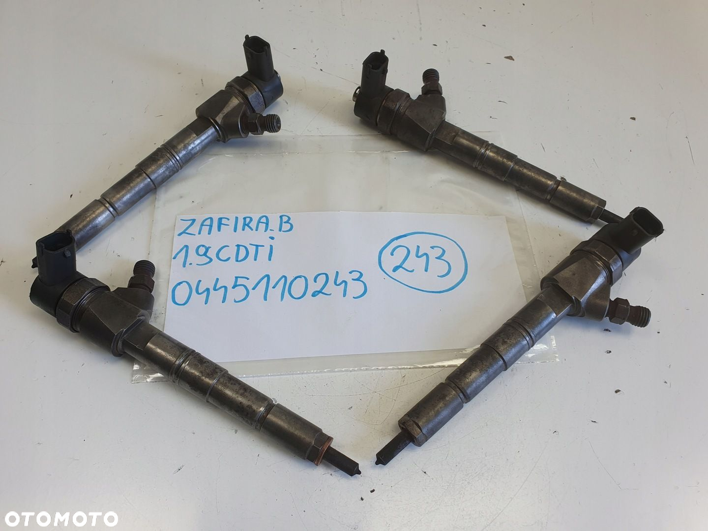 Opel ZAFIRA B 1.9 CDTI 16V WTRYSKIWACZ wtrysk 0445110243 - 2