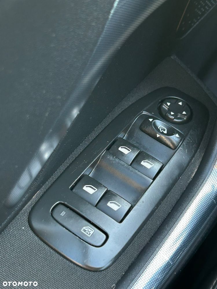 Peugeot 2008 e-HDi FAP 115 STOP & START Allure - 12