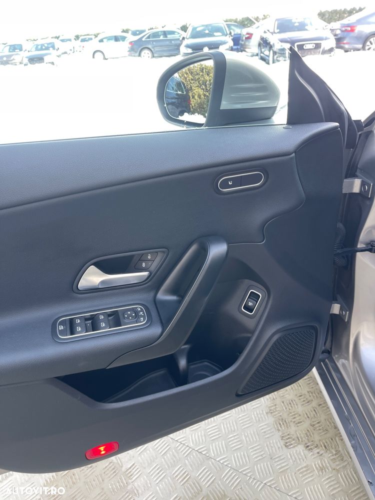 Mercedes-Benz CLA 180 d - 32