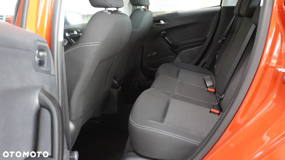 Peugeot 208 - 17