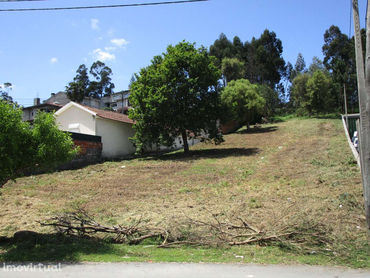 Terreno para construção de moradia de 4 frentes ou armazém - Grande imagem: 3/4