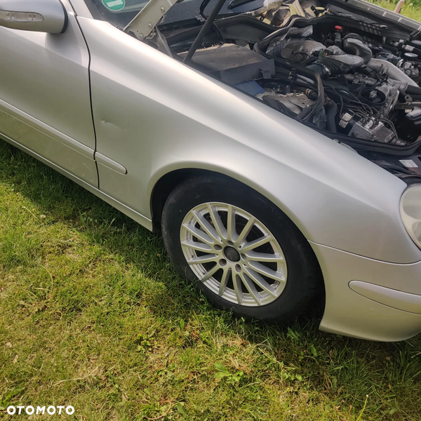MERCEDES W211 BLOTNIK PRAWY 775