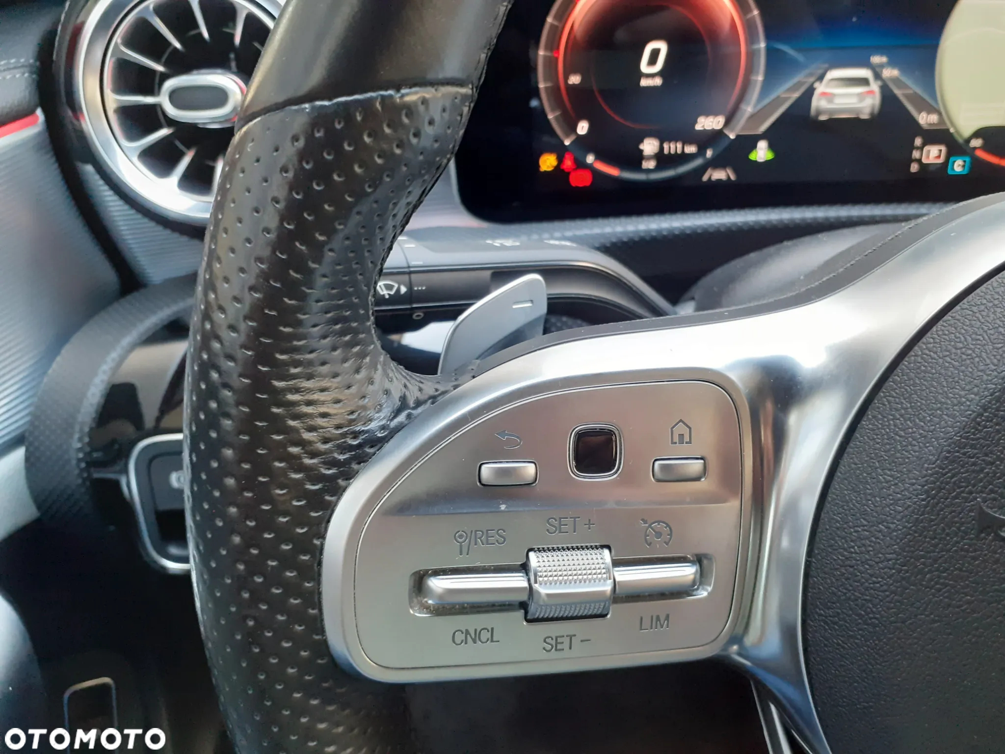 Mercedes-Benz CLA 220 4-Matic AMG Line 7G-DCT - 11