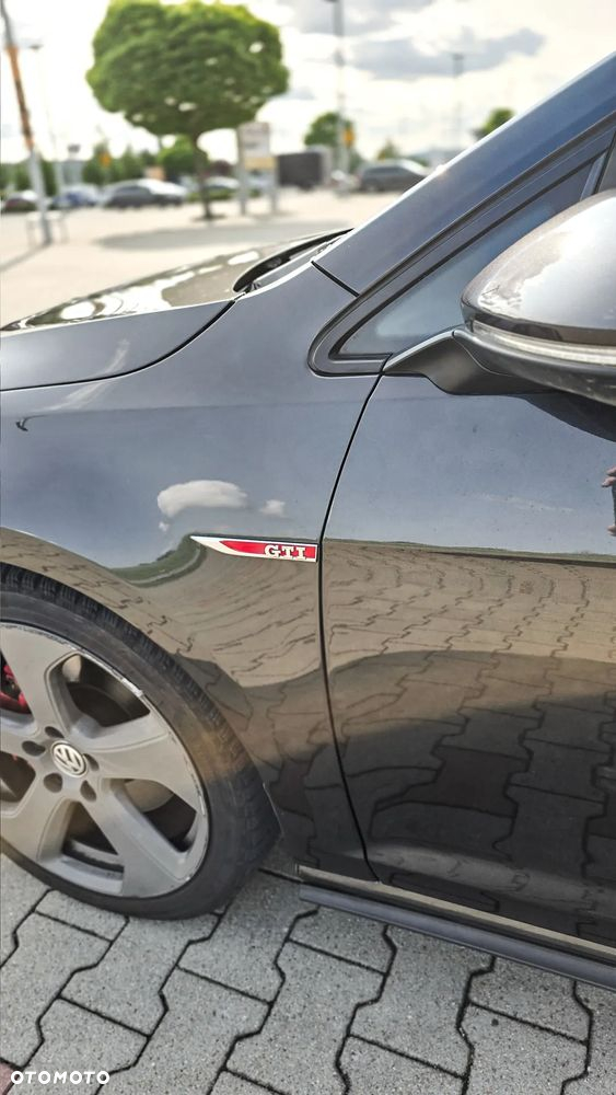 Volkswagen Golf - 32