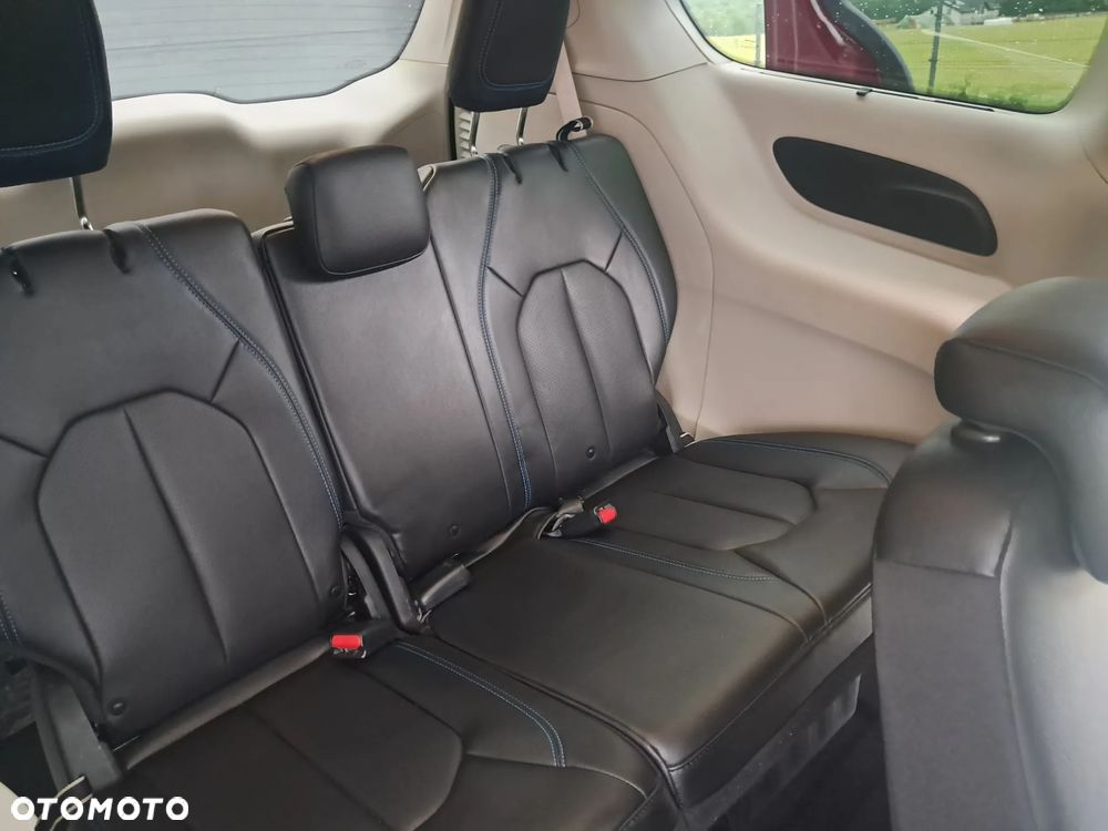 Chrysler Pacifica - 8