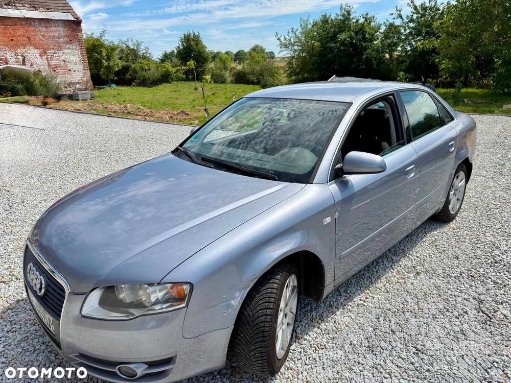 Audi A4 Limousine - 1