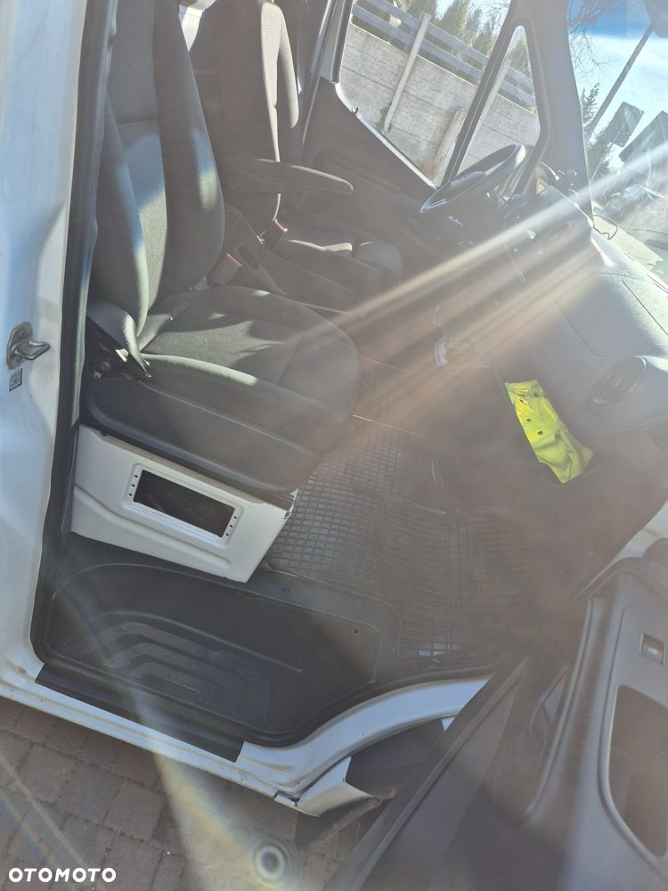 Mercedes-Benz Sprinter - 12