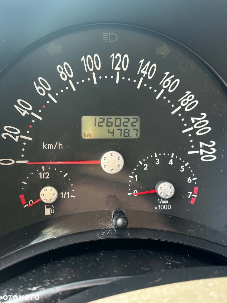 Volkswagen New Beetle - 8