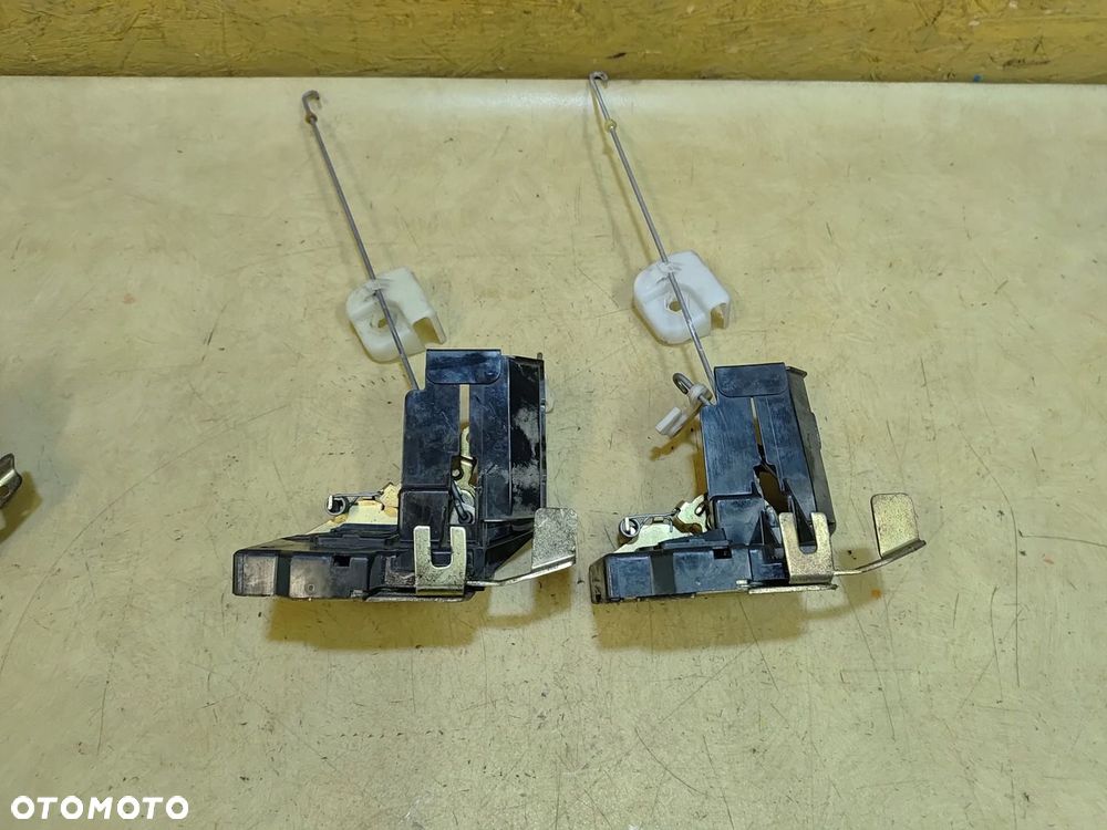 BMW E30 ZAMEK DRZWI LEWY PRZÓD 19228451 - 4