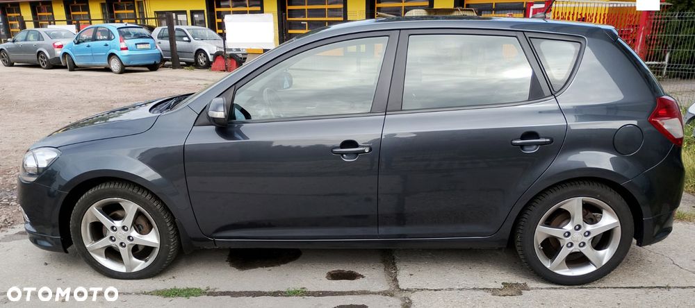 Kia Ceed 2011 photo 4
