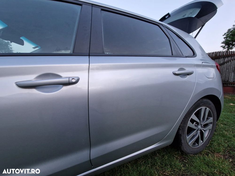 Hyundai i30 1.4 100CP 5DR M/T Highway - 11