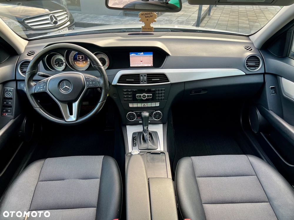 Mercedes-Benz Klasa C 220 CDI BlueEff 4-Matic Avantgarde - 22