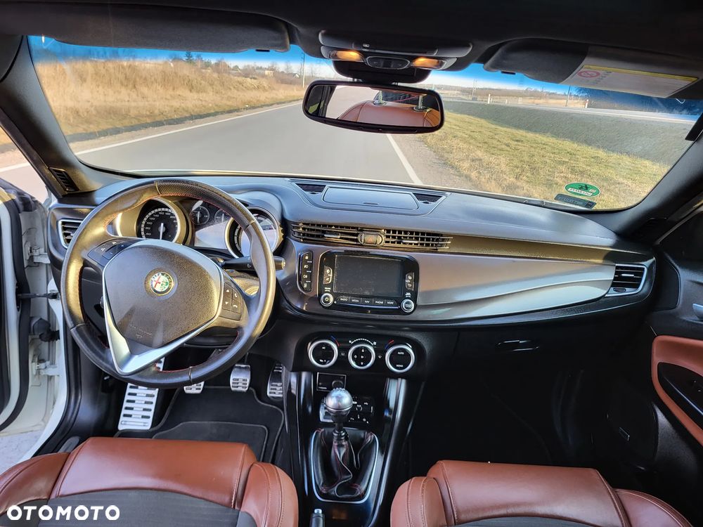 Alfa Romeo Giulietta 2.0 JTDM Exclusive - 8